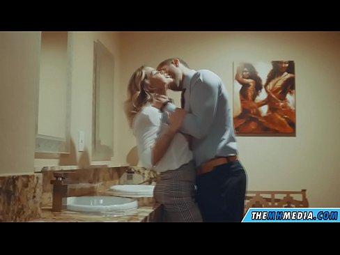 ❤️ Kapag ang isang busty blonde seduces sa isang pampublikong banyo ️ Porno sa porn tl.kassa-standupbar.ru ❤